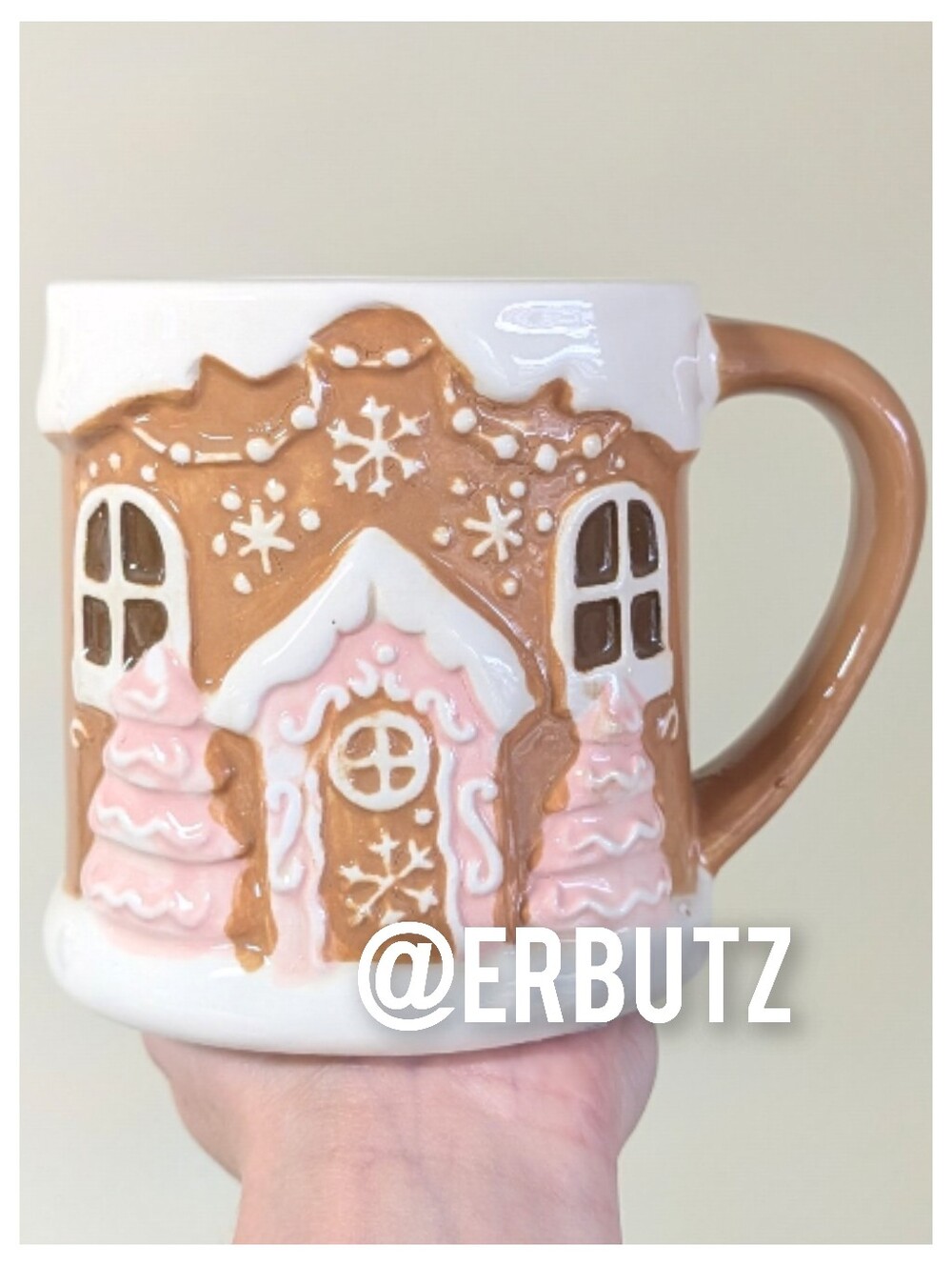 Viral 🎥 Gingerbread House Mug with Frosting Detail & Pale Pink Accents 🩷🎄